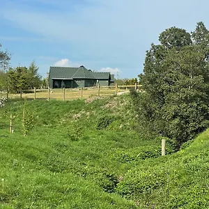 Chalet Holly Tree Glamping, Wigglesworth
